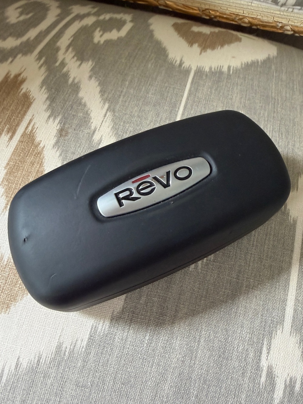 🕶️ RĒVO Black Hard Sunglasses Case Silver Revo Logo